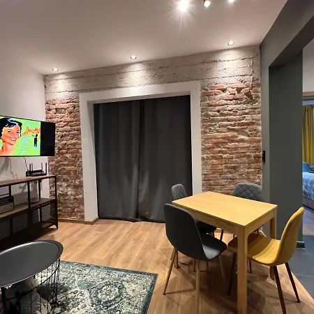 Apartmán 12 *